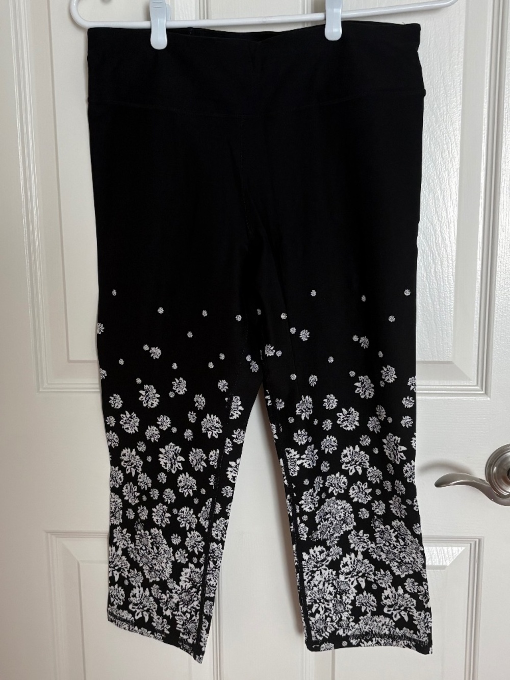 Workout capri leggings 🖤🤍